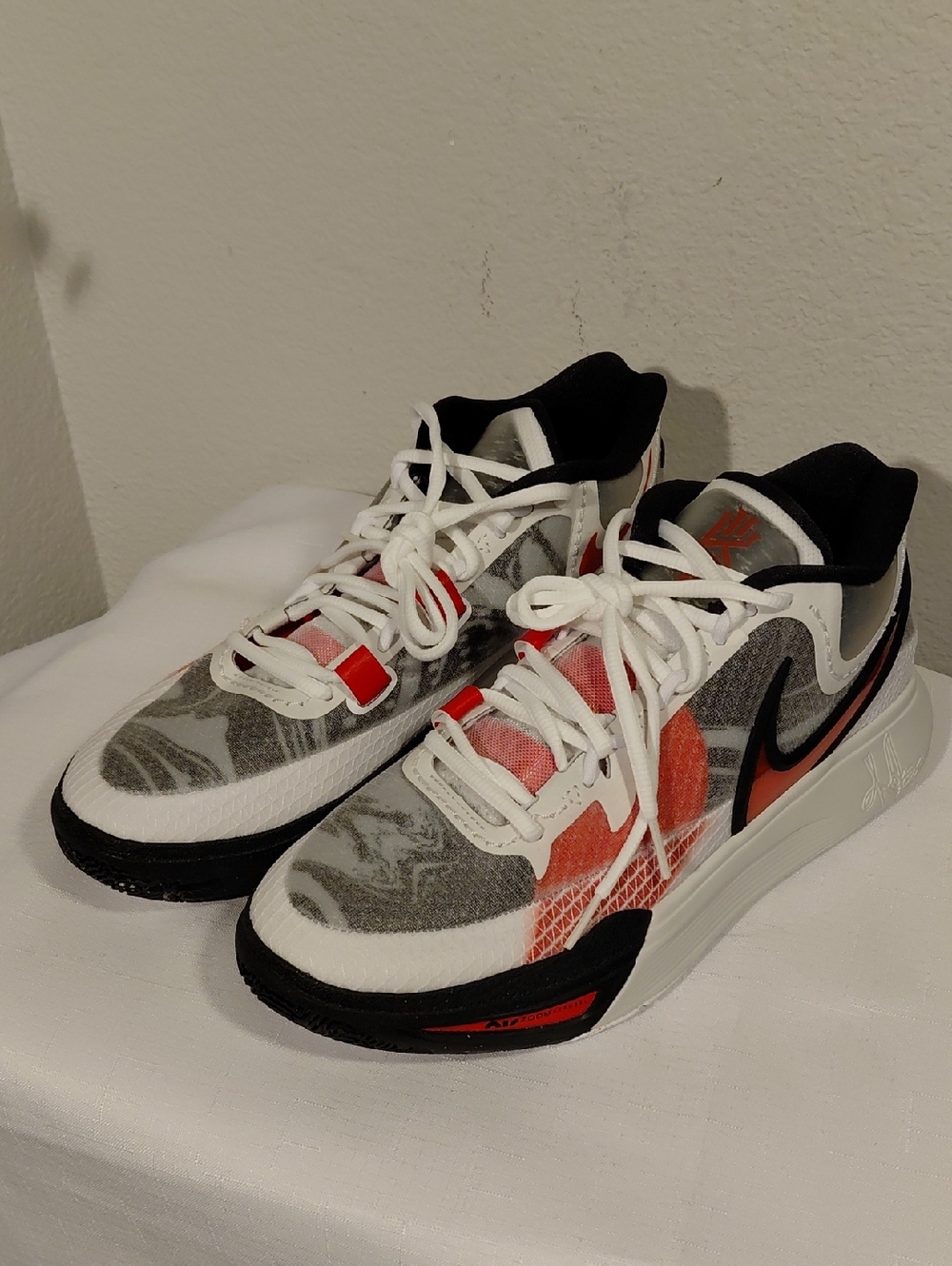 Nike Kyrie 8 Sneakers